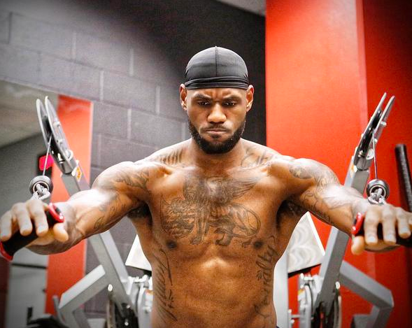 NBA-勇士主场对阵雄鹿 格林与裁判再起争执