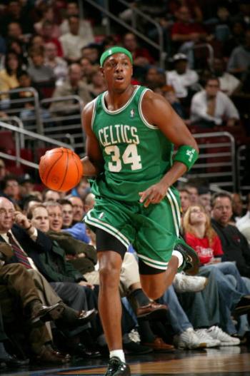 MLXG败诉被追缴2500W，电棍直播举杯庆祝，还去KTV开心的唱K