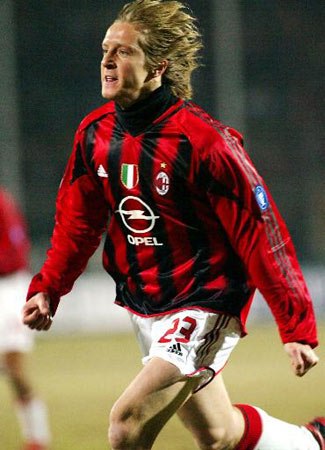 4000万欧潜力！曼联盯上18岁希腊中场，多豪门竞争转会成焦点？