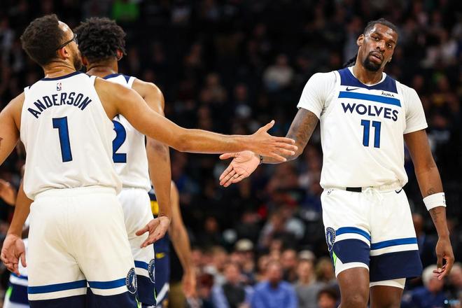 快船新阵容首秀，替补表现抢眼