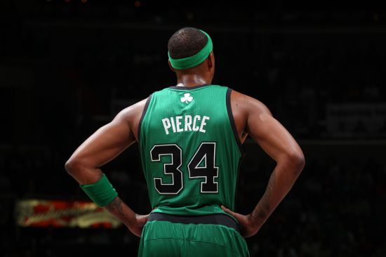 英博官方：现针对部分三层看台开启二轮售票，今日19：00开票