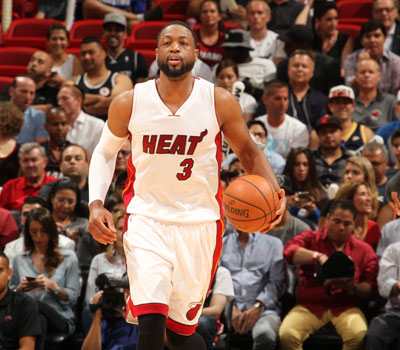 杜兰特重现得分王时期的霸道，布克美如画的中投终结雄鹿神话