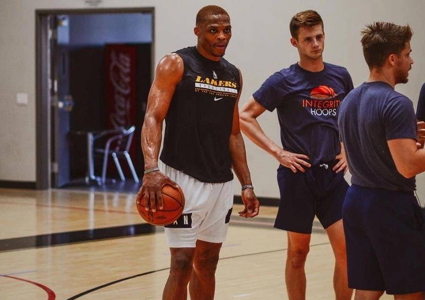 德甲焦点战赛后复盘 比赛节奏与压迫分析