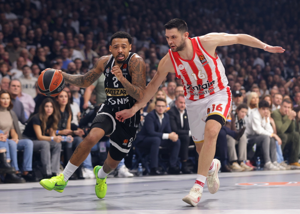 纽约洋基队宣布 2008 年为旧洋基球场最后一个赛季，举办了一系列致敬仪式