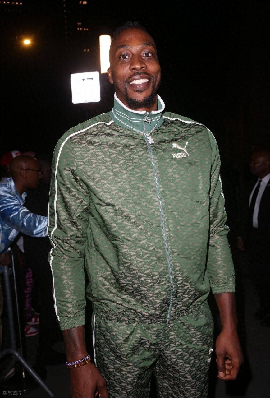 养老？不存在！40岁永动机累瘫了：触球101次 连续10轮狂奔90分钟